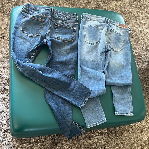 Dark and light denims. - Picture 4 of 4